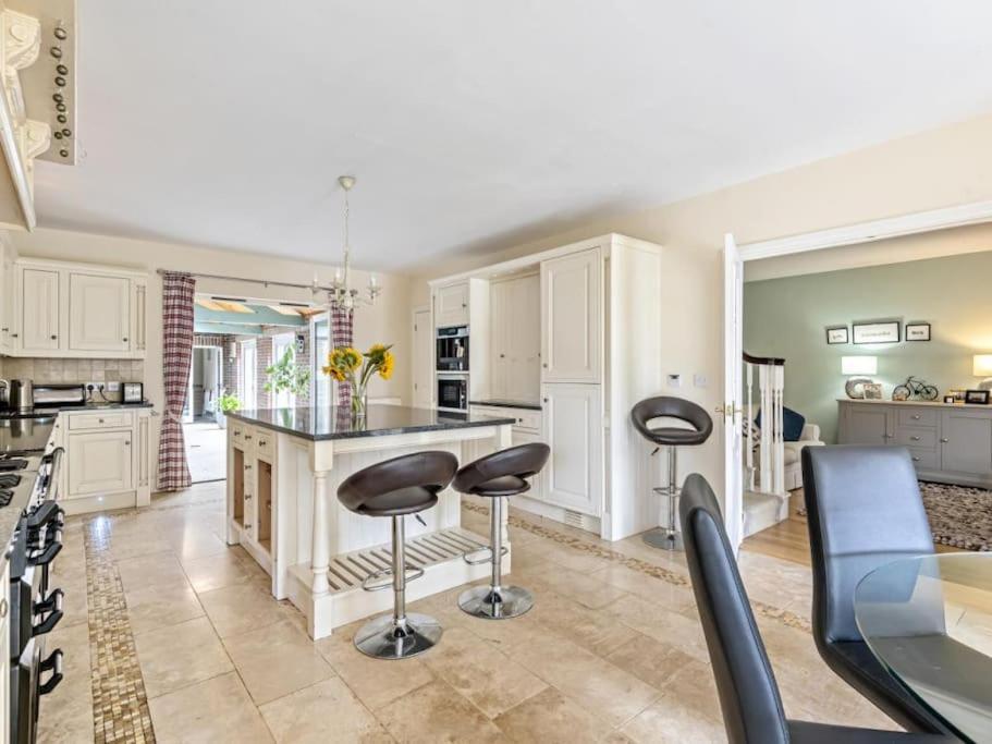 Large Coastal Cottage, Private Indoor Pool, Hut Tub, Sauna And Steam Pod Weymouth Eksteriør bilde