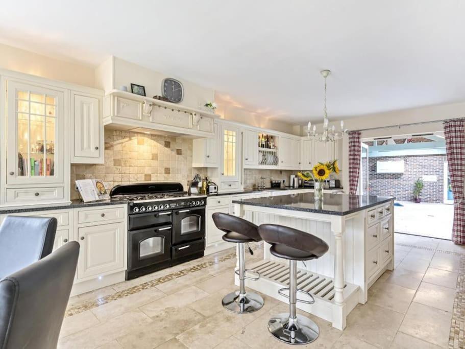 Large Coastal Cottage, Private Indoor Pool, Hut Tub, Sauna And Steam Pod Weymouth Eksteriør bilde